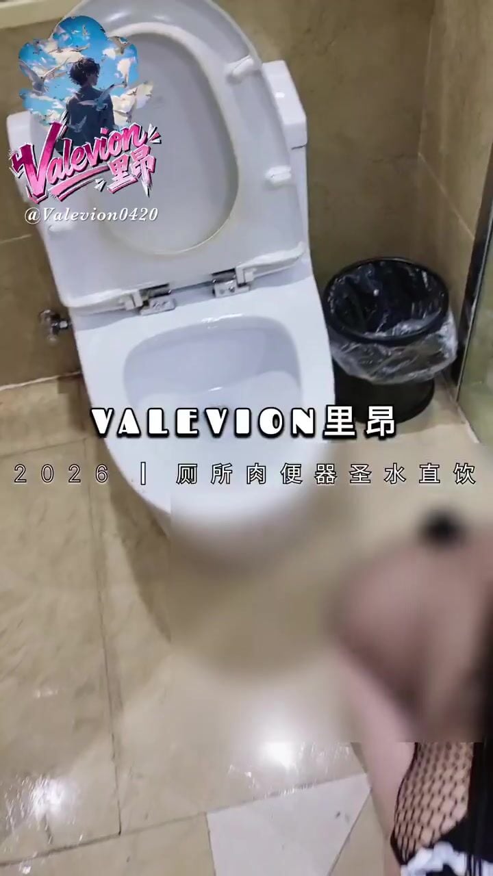 Huấn luyện chó cái,dắt đi dạo và cho làm bồn cầu uống nước đái chủ nhân